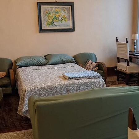 Double Bedroom In Beautiful 30'S Style Apartment フィレンツェ エクステリア 写真