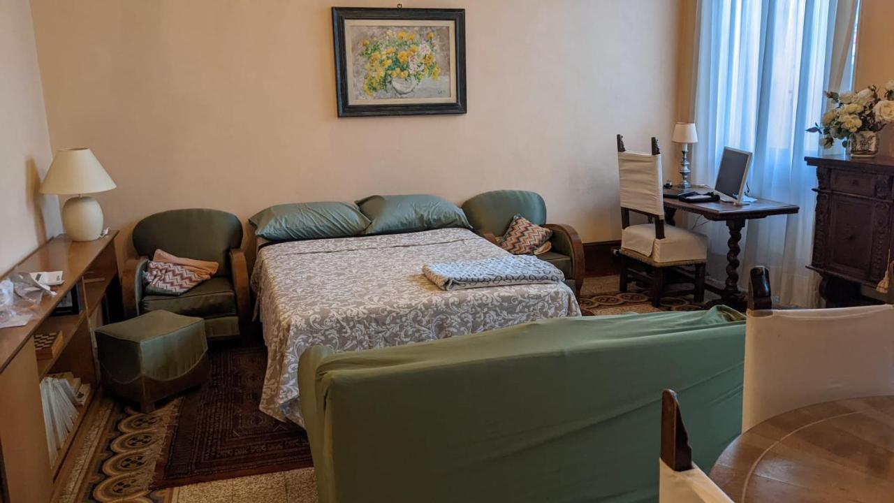 Double Bedroom In Beautiful 30'S Style Apartment フィレンツェ エクステリア 写真