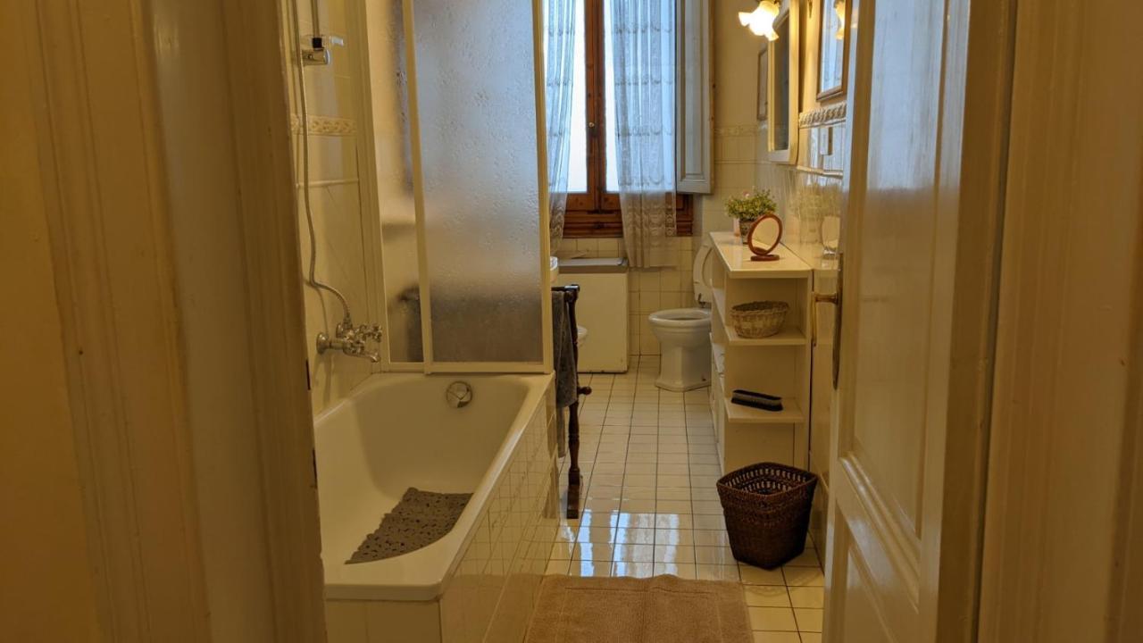 Double Bedroom In Beautiful 30'S Style Apartment フィレンツェ エクステリア 写真