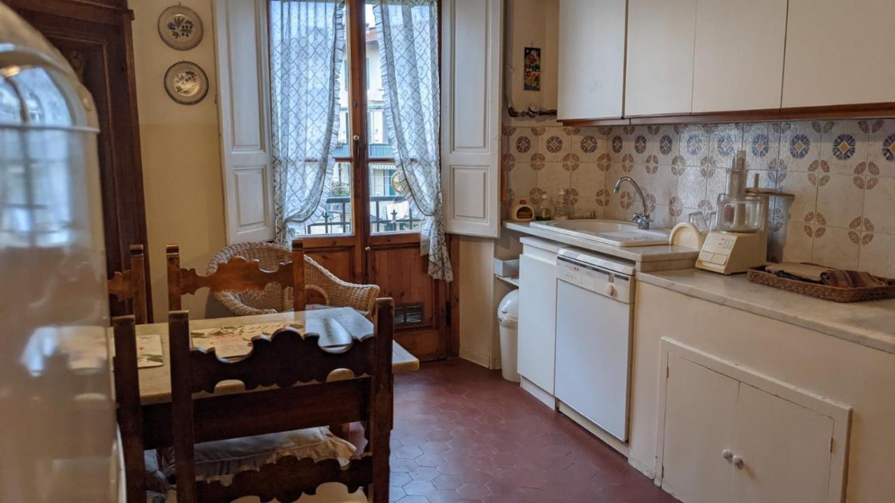 Double Bedroom In Beautiful 30'S Style Apartment フィレンツェ エクステリア 写真