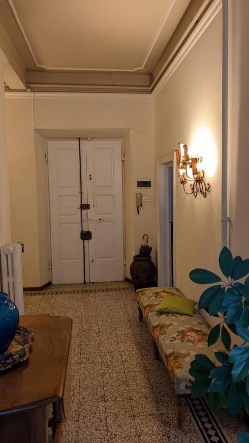 Double Bedroom In Beautiful 30'S Style Apartment フィレンツェ エクステリア 写真